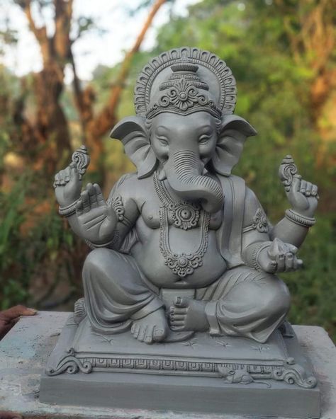 Ganesh Ji Murti For Ganesh Chaturthi, Ganesha Model With Clay, Ganesh Idol With Clay, Homemade Ganpati Murti, Ganesh Idol Making, Ganesh Clay Art, Ganpati Idol At Home, Ganesh Murti Clay, Ganesha Idol Clay