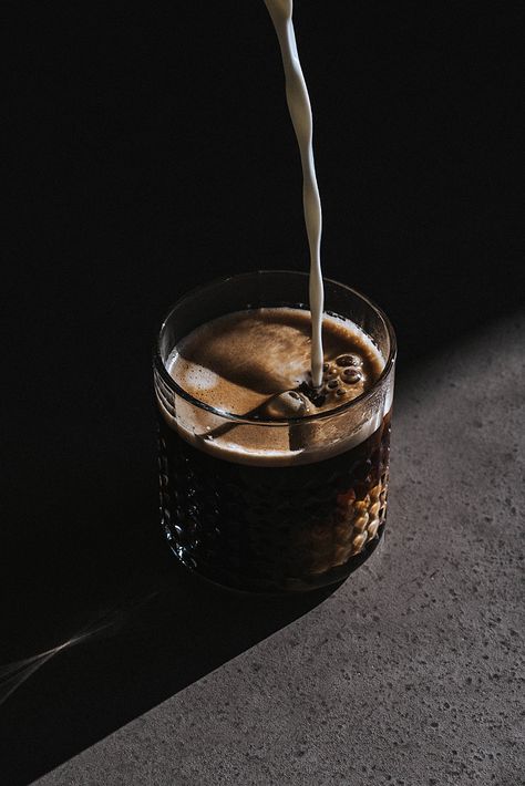 beverage pour on clear drinking glass photo – Free Beverage Image on Unsplash Making Cold Brew Coffee, Coffee Wallpaper, Coffee Images, Coffee Pictures, Coffee Photography, Free Coffee, Coffee Branding, Coffee Company, Cold Brew Coffee