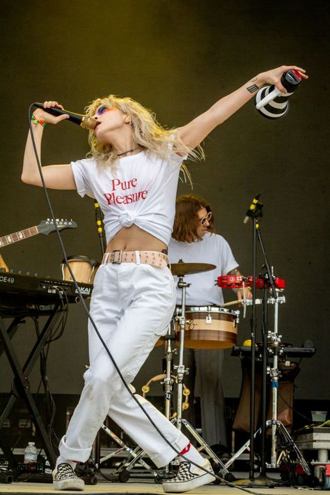 MANCHESTER, TN - JUNE 08: Hayley Williams of Paramore performs during the Bonnaroo Music and Arts Festival on June 8, 2018 in Manchester, Tennessee. (Photo by Douglas Mason/Getty Images) Haley Williams Concert Outfits, Haley Williams Outfits 2023, Hayley Williams On Stage, Hayley Williams After Laughter Outfits, Hailey Williams Style, Paramore Outfits Style, Paramore Outfit Concert, Hayley Williams Tour Outfits 2023, Paramore Hayley Williams Outfits