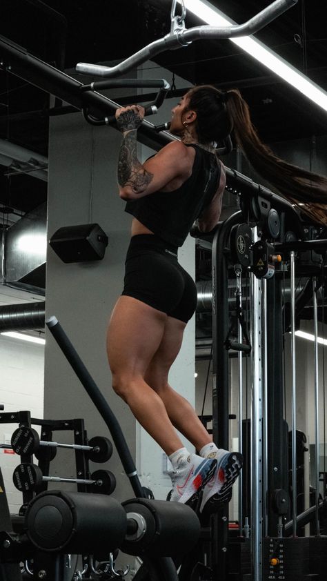 Gym Motivation Women, Bakhar Nabieva, Gym Photoshoot, Workout Pics, Winter Arc, Gym Photos, Fitness Inspiration Body, Body Motivation, Back And Biceps