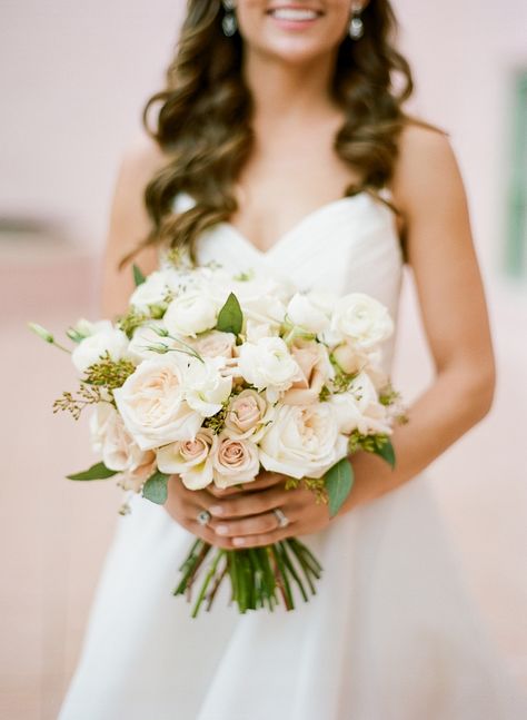 White Peach Wedding Bouquet, Round Bride Bouquet, White And Peach Rose Bouquet, White And Peach Bridal Bouquet, White Fall Flowers Wedding, White Blush Peach Wedding Flowers, White And Peach Wedding Flowers, Peach And White Bouquet, Traditional Wedding Bouquet