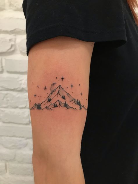 Mountain Tattoo On Arm Women, Moutain Tattoos For Women, Outdoors Tattoos For Women, Utah Tattoo Ideas, Tiny Mountain Tattoo, Acotar Mountain, Small Nature Tattoos, Winter Tattoos, Velaris Tattoo