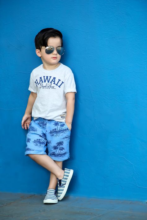 Kids Poses For Photoshoot Boys, Kid Photoshoot Ideas Boys, Kids Poses For Photoshoot, Poses For Kids Photoshoot, Poses For Boys Photoshoot, Kids Photoshoot Poses, Boys Photoshoot Poses, Kids Photoshoot Ideas, Birthday Photoshoot Ideas Boys