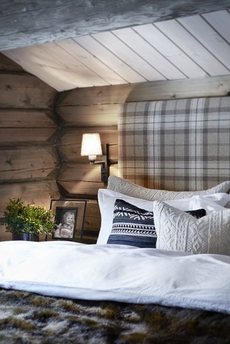 Cabin Bedroom, Dekorasi Kamar Tidur, Cabin Interiors, Cabin Living, Cabin Style, Cabins And Cottages, Cabin Design, Mountain Cabin, Explore Nature