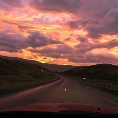 #lovely #love #sky #road #sunset #beautyfull #clouds #travel  https://weheartit.com/entry/326267106 Look At The Sky, Pretty Sky, Pretty Photos, Pink Sky, Samoa, Nature Aesthetic, Pretty Places, Sky Aesthetic, Aesthetic Backgrounds