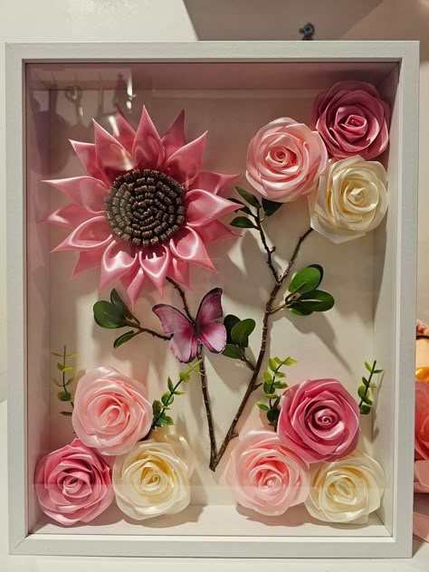 Eternal Flowers Ideas, Flower Base Ideas, Flower Shadow Box Diy, Satin Flowers Diy, Ribbon Flowers Bouquet, Bouquet Tutorial, Flower Picture Frames, Flower Bouquet Diy, Flower Shadow Box