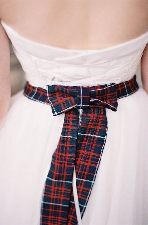 11 Ideas For Incorporating Plaid Into Your Wedding Decor -Beau-coup Blog Plaid Wedding Dress, Aussie Wedding, Tartan Wedding Dress, Scottish Wedding Dresses, Flannel Wedding, Scottish Wedding Themes, Plaid Wedding, Tartan Wedding, Tartan Ribbon