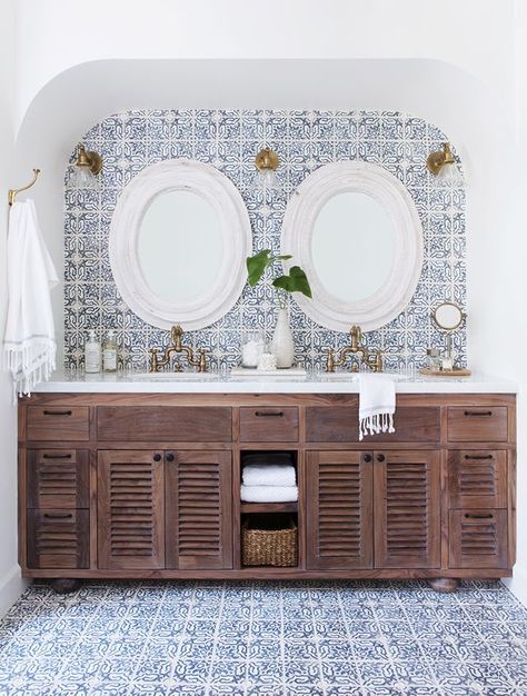 Inspired Interiors - patterns & prosecco Spanish Style Bathrooms, Spanish Bathroom, Spanish Revival Home, Spanish Decor, Colonial Style Homes, Mediterranean Home Decor, Spanish Style Home, Spanish Style Homes, Spanish Revival