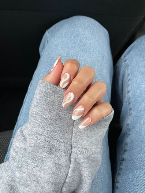 TRENDY MINIMALIST NAILS | NEUTRAL NAILS June Nails, 16 Tattoo, Minimal Nails, Casual Nails, Cute Gel Nails, Trendy Nail Art, White Nail, Trendy Nail, Neutral Nails