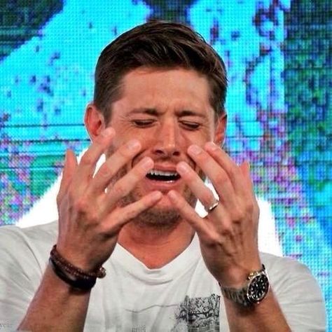 Jensen Ackles Funny, Spn Memes, Shawn Mendes Memes, Supernatural Pictures, Supernatural Dean Winchester, Winchester Boys, Supernatural Memes, Supernatural Dean, Supernatural Funny