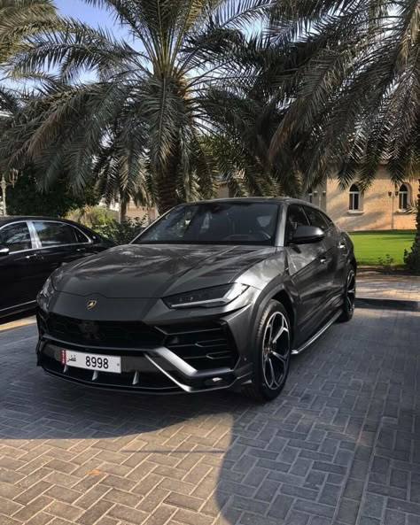 Lambo Urus, Aston Martin Cars, مرسيدس بنز, Aston Martin Vanquish, Top Luxury Cars, Fiat 600, Lamborghini Urus, Aston Martin Vantage, Luxurious Cars