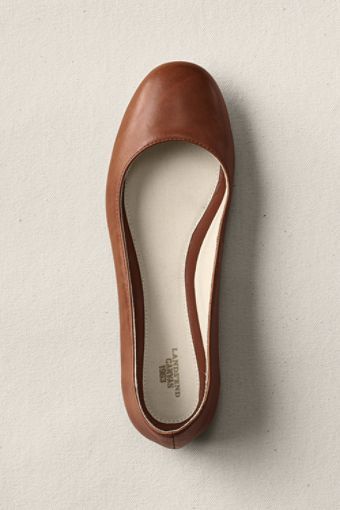 The Mackenzie Plaintoe Ballet Flat is so amazingly chic and in the luggage tan shade is perfect for any outfit.  It impeccably compliments the polka dot silk blouse in the french walnut fruit color, and just about any other piece in the winter collection. American Lifestyle, Brown Flats, Brown Shoes, Crazy Shoes, Shoe Obsession, Classic American, Lifestyle Brand, Beautiful Shoes, Ballerinas