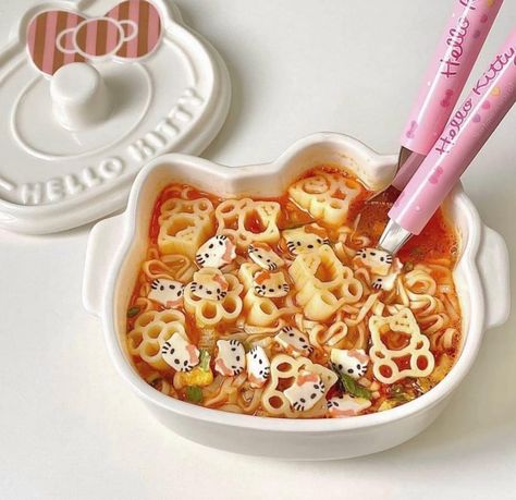 Hello Kitty Breakfast, Hello Kitty Pasta, Cute Meals, Bolo Da Hello Kitty, Sanrio Food, Baby Rat, Kawaii Cooking, Think Food, Cute Desserts