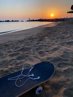 Skateboard Aesthetic Sunset, Skateboard Vibes Aesthetic, Skate Bored Aesthetic, Skateboard Beach Aesthetic, Skate Boards Aesthetic, Finleycore Aesthetic, Summer Skateboard Aesthetic, Stakeboarding Aesthetic, Skatbord Aesthetic