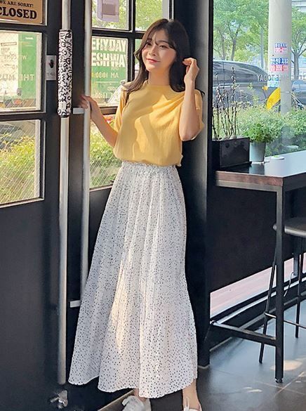 Outfit Ideas Korean Skirts, Korean Clothes, Long Skirt Fashion, Long Skirt Outfits, Yellow Shirt, Long Skirts For Women, Korean Girl Fashion, Korean Fashion Trends, Fashion Attire