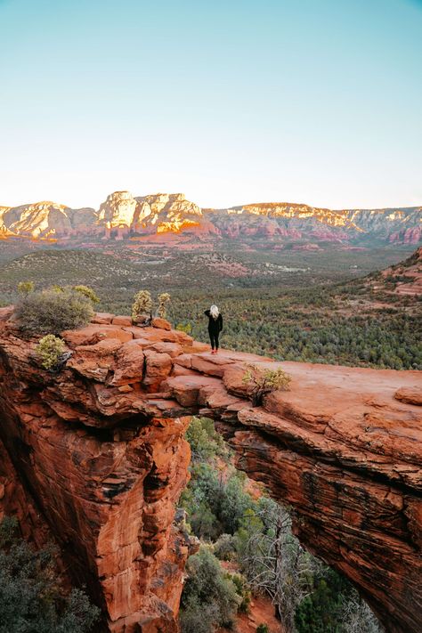 Sedona is a great weekend getaway destination in Arizona. If you're wondering where to stay, where to dine or all the best things to do while visiting Sedona, here is my ultimate guide to Sedona, AZ! Nature, Downtown Sedona Arizona, Sedona Arizona Travel, Arizona Aesthetic, Slide Rock State Park, Travel Arizona, Arizona Trip, Visit Sedona, 2023 Goals