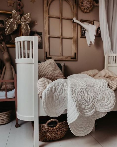 Bonne Mere on Instagram: "~ 𝒩𝑜𝓇𝒹𝒾𝒸 𝒩𝓊𝓇𝓈𝑒𝓇𝓎 𝒟𝓇𝑒𝒶𝓂 ~ The coziest baby room in Denmark featuring our signature Bonne Mère quilt set for your little dreamers ♡#bonnemere Our Bonne Mère quilts are the perfect blanket to create and redecorate a cosy little corner to sleep, dream and grow ♡ Happy Wednesday ⭐️💫 This stunning nursery space created @mreiness featuring the white cot quilt set ♡ Baby Cot Quilt sets available in 8 colours @bonnemereaustralia ♡ Shop online www.bonnemere.com Nordic Baby Room, Nordic Nursery, Cozy Baby Room, Nursery Space, Sleep Dream, Cot Quilt, White Cot, Girl’s Room, Baby Cot