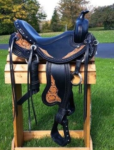 Western Show Saddle, Horse Saddle Pads Western, Green Western Saddle Pad, Saddle Pad Sets, Western Trail, Trail Saddle, Pet Essentials, Western Horse Saddles, Saddle Fitting