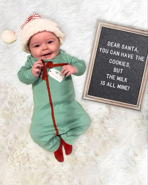 One Month Christmas Baby, Christmas Milestone Pictures Boy, Holiday Milestone Pictures, Christmas Milestone Picture Ideas, Newborn Letter Board Ideas, New Year Newborn Photography, 4 Month Christmas Photos, 1 Week Newborn Pictures, 3 Month Christmas Pictures Boy