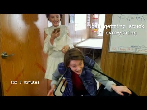 Noah Schnapp Getting Stuck, Noah Schnapp Funny, Noah Schnapp, Stranger Things Season, Time Flies, Season 4, Funny Moments, Movies And Tv Shows, Stranger Things