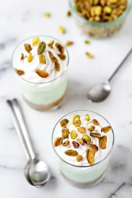 Pistachio Pudding Parfaits | My Baking Addiction Pistachio Parfait, Pistachio Dessert Pudding, Pistachio Dessert, Pistachio Cheesecake, Pudding Parfait, Mini Dessert Cups, Dessert Shooters, Dessert Shots, Fresh Fruit Recipes