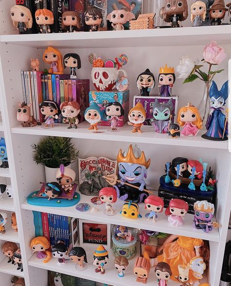 Funko Pop Aesthetic, Nerdy House, Funko Display Ideas, Funko Pop Display Ideas, Funko Pop Shelves, Casa Disney, Disney Office, Игрушки Funko Pop, Funko Pop Display