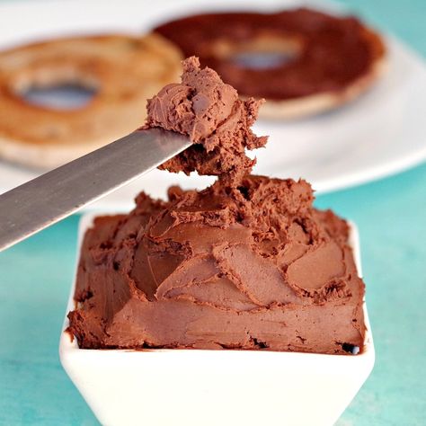 This Chocolate Cream Cheese Recipe uses cocoa and agave (or honey) so it’s quick and easy to make. And the low-fat cream cheese makes it Weight Watchers friendly. It’s the perfect chocolate spread for bagels, toast, rice cakes, crackers, pancakes, waffles and fruit! Waffles And Fruit, Spread For Bagels, Carrot Cake Dessert, Cream Cheese Spread Recipes, Cream Cheese Recipe, Boys Food, Fruit Chocolate, Chocolate Yogurt, Cheese Bagels