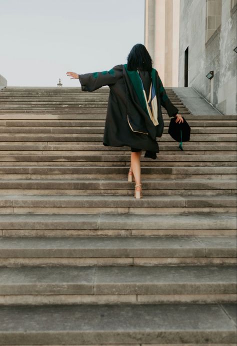 Graduation Shoots Ideas, Korean Graduation Photoshoot, Asian Graduation Pictures, Graduation Pics Aesthetic, Graduation Photos Aesthetic, Indoor Graduation Photoshoot Ideas, Graduation Inspo Pics, Outdoor Graduation Photoshoot Ideas, Graduation Poses Photo Shoots