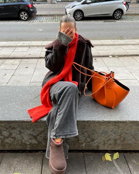 Burnt orange is calling ☎️ I keep finding myself in this amazing winter color between orange and red and everything in between. Goes so… | Instagram Orange Winter Outfit, Orange Scarf Outfit, Finding Myself, Orange Scarf, Scarf Outfit, Red Scarf, Winter Color, Chocolate Color, Casual Date