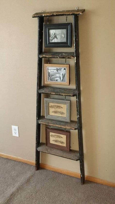 Unique Home Decor Ideas, Old Ladder, Vintage Ladder, Framed Photos, Interior Vintage, Furniture Renovation, Diy Farmhouse Decor, Repurposed Furniture Diy, Refurbished Furniture