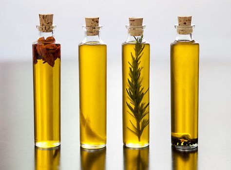 DIY infused olive oils will still be a thing. | These Are Going To Be The 16 Biggest Food Trends In 2016, According To Pinterest Cupcakes Red Velvet, Diy Wedding Gifts, Infused Olive Oil, Olive Oils, Flavored Oils, Herbal Infusion, Infused Oils, Edible Gifts, The Raven