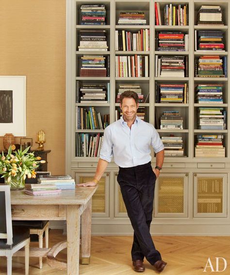 Nate Berkus library Ny Apartment, Build House, Decorating Bookshelves, Manhattan Apartment, New York City Apartment, Inspiring Interiors, Bookshelf Styling, Bookshelf Design, Custom Built Ins