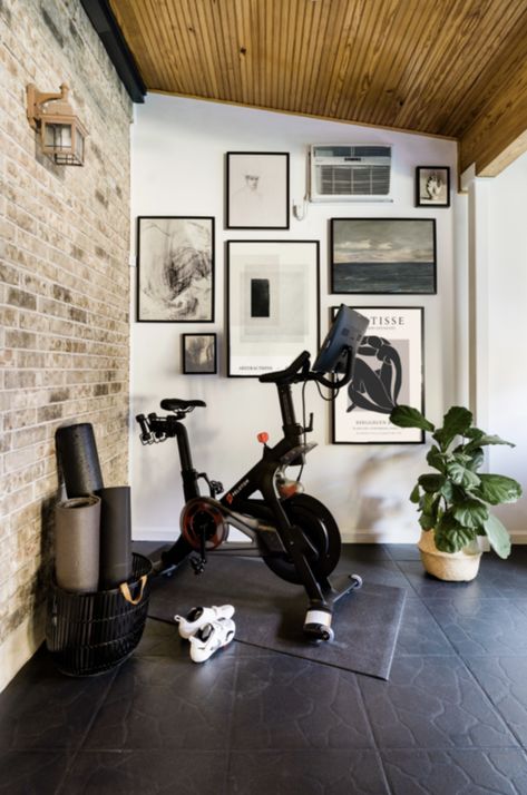 Peleton Room Design, Yoga Workout Room, Peloton Home Gym, Peloton Room Ideas, Pine Decor, Peloton Room, Basement Home Gym, Town Apartment, Home Office/gym