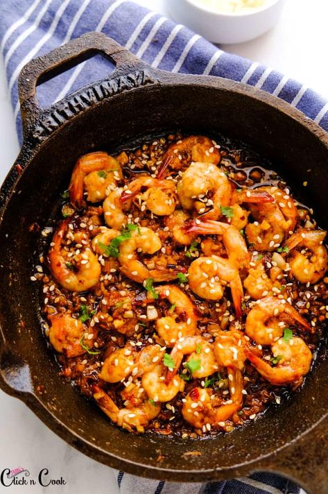 Easy Chilli Garlic Shrimps/prawns – It is packed with aromatic flavors of garlic and chili flakes easy to make an appetizer or sides with the bursting of flavors. These chilli garlic prawns are simplest and ridiculously easy to make and this is going to be your favorite sides/appetizer when you have very little time left. I have made it several times, every time I make it turns out super juicy, and when I serve it just disappears in minutes! I say the vanishing time is less than the cooking Prawn Biryani Recipes, Chilli Garlic Prawns, Easy Chilli, Slow Cooker Times, Garlic Prawns, Prawn Shrimp, Winter Cooking, Easy Chili, Gluten Free Recipes For Dinner