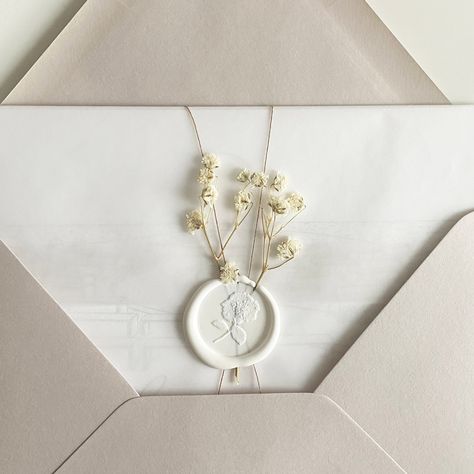 hydrangea wax seal in white, dried baby's breath, natural twine, champagne envelope and vellum overlay for a Cabo wedding. By Red Clay Paper #waxseals #driedflorals #flowers #weddingwaxseal #customwaxseals #hydrangea #babysbreath # #customwaxseal #stationerysuite #letterpressinvitations #fortheloveofpaper #modernweddinginvitation #bespokeinvitations #uniqueinvitations #modernweddinginvitations #minimalist #weddingpaper #luxury #fineart #wedding #paper #invitations #vellum #twine Wedding Envelope Wax Seal, Wax Seal Wedding Invitations Flower, White Envelope With Wax Seal, Wedding Invitation Wax Seal Flower, Wedding Invitations Wax Seal Flowers, Wedding Invitations With Dried Flowers, Invitation With Dried Flower, Wax Seal Dried Flowers, White Wax Seal Wedding Invitations