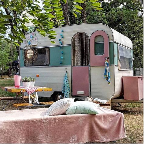 How much would you love a tiny caravan that looks as cute as this? I would be away every weekend if I could travelling around Australia in… Caravan Makeover, Vintage Camper Remodel, Recreational Room, Retro Caravan, Go Glamping, Vintage Rv, Vintage Caravan, Vintage Caravans, Retro Campers