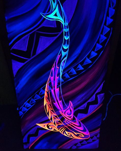 Artist on Instagram: “Hawaiian Mano blacklight painting.  Check out more of myvart on my Etsy page! Blacklight Painting Ideas, Neon Painting Ideas, Blacklight Painting, Black Light Art, Neon Art Painting, Blacklight Art, Uv Painting, Shark Painting, Custom Motorcycle Paint Jobs