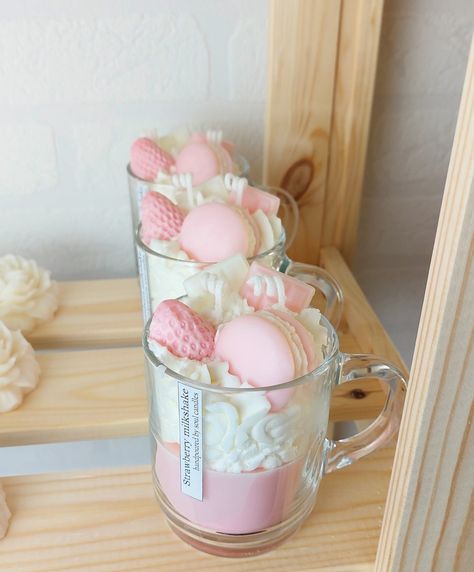 Handgemacht Kerze aus Natur Sojawachs Sweet Candles Ideas, Aestheic Candles, Cute Aesthetic Candles, Cute Candle Ideas, Cake Candles, Dessert Candle, Gurly Candles, Soy Dessert Candles, Jelly Candles