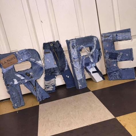 Denim And Gold Party, Denim And Diamonds Decorations Ideas, Denim Decor Ideas, Denim Theme Party Decorations Blue Jeans, Denim Room Decor, Jean Theme Party, Denim Day Awareness Ideas, Jeans Party Decoration, Denim Dinner Party