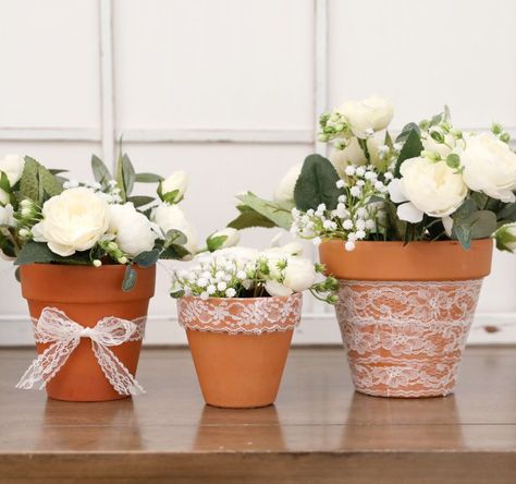 Use your plain, terra-cotta pots and some lace to create a charming centerpiece Terra Cotta Pots Centerpieces Table Decorations, Terra Cotta Pot Centerpieces, Terra Cotta Centerpieces, Terra Cotta Bridal Shower Decor, Terracotta Pot Centerpiece, Potted Plant Centerpieces, Flower Pot Centerpiece, Plant Centerpieces, Mosaic Birdbath