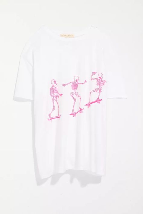 Graphic Tees for Women | Urban Outfitters Canada Skeleton Shirt, Christmas 2020, Tees For Women, Cute Tshirts, Cute Fits, Oversized Tee, Preppy Outfits, Dream Clothes, Oversized Tshirt