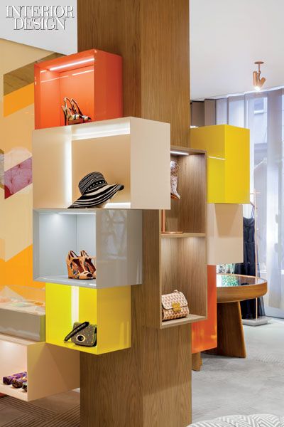 comercial Shoe Store Design, Decoration Vitrine, Retail Interior Design, Design Showroom, Creative Interior Design, Retail Inspiration, Column Design, Patricia Urquiola, Accessories Display