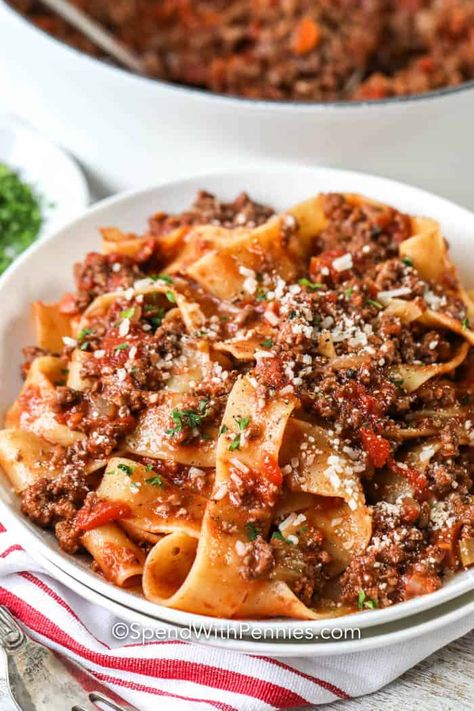 Bolganese Pasta, Italian Bolognese Sauce Authentic, Bolognese Pappardelle, Pappardelle Recipes, Classic Bolognese, Bolognese Sauce Authentic, Homemade Bolognese Sauce, Homemade Bolognese, Bolognese Sauce Recipe