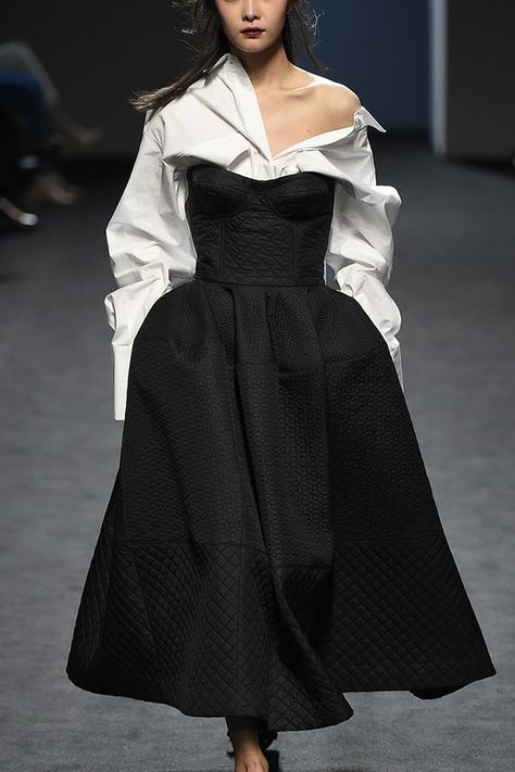 Givenchy Runway. Ball Skirt, Fall Fashion 2016, Mode Inspo, White Shirts, 2016 Fashion, Fall 2016, Mode Inspiration, Looks Vintage, Couture Fashion