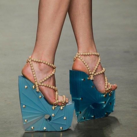 Catty Noir, Lagoona Blue, Mermaid Aesthetic, Monster High Characters, Mermaid Fashion, Pretty Shoes, Utrecht, Valentino Studs, Character Outfits