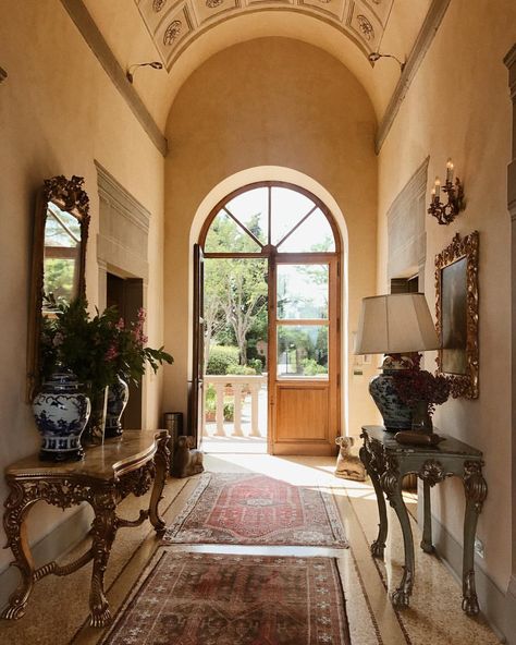 Bellisimo ✨ Villa Mangiacane, Old Italian House, Old Money House, Fashion Me Now, Italy House, Lucy Williams, Italian House, Fashion Me, Italian Home