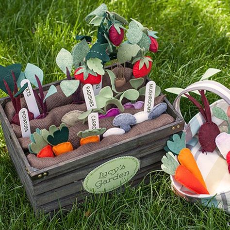 Felt Vegetable Garden, Diy Kids Toys, Diy Felt, Handmade Kids, Baby Diy, Felt Diy, Baby Crafts, Felt Toys, Sewing For Kids