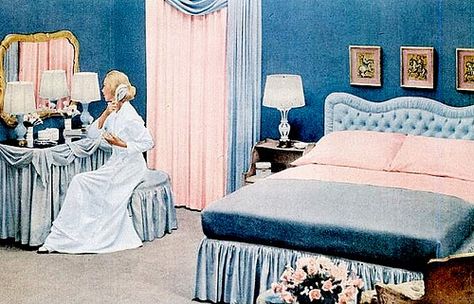 This is a collection of images featuring bedrooms from the early '50s (1950-55). All this week I'll be sharing images of early interior desi... 1950 Bedroom, Bedroom With Upholstered Headboard, 50s Room, 50s Bedroom, 1950s Bedroom, California Bedroom Style, 1950s Interior Design, 1950s Interior, Vintage Bedrooms