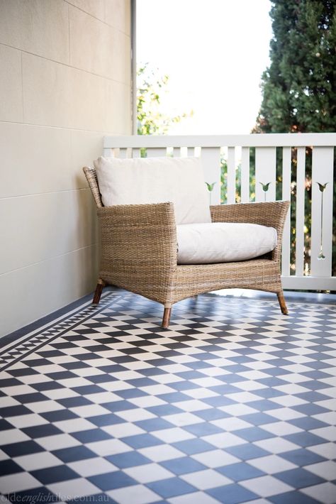 A classic checkerboard verandah in Centennial Park – Olde English Tiles™ Entrance Pavers, Tessalated Tiles, Victorian Terrace House Exterior, Tessellated Tiles, English Tiles, Front Veranda, Yard Renovation, Terrace House Exterior, Leadlight Windows