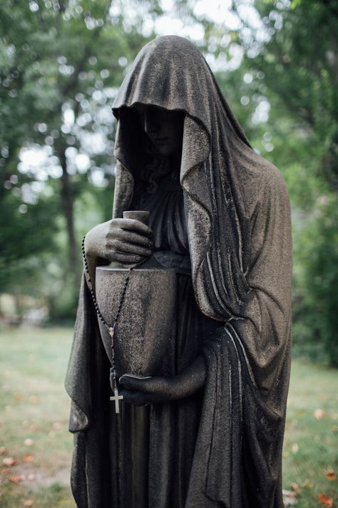 Cemetery Angels Gothic, Lady Bathory, Cemetary Statue, Grave Statues, Cemetery Angels, Cemetery Monuments, Cemetery Statues, Statue Tattoo, Cemetery Headstones